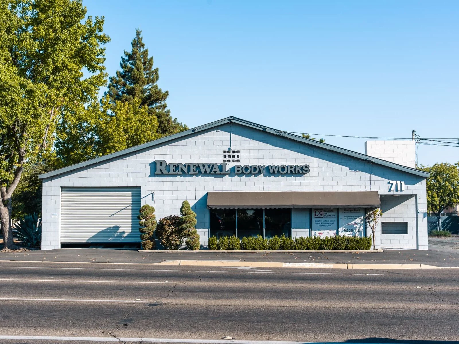 Renewal Body Works storefront at 711 Shaw Avenue in Clovis, California